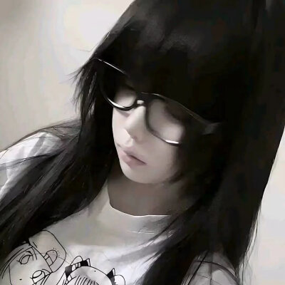 女