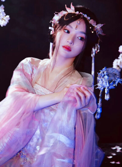 黄霄云