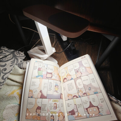 睡觉哪有看漫画重要哦