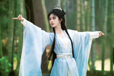鞠婧祎