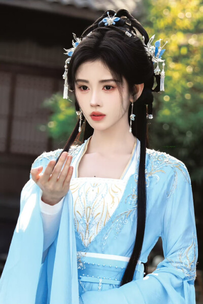 鞠婧祎