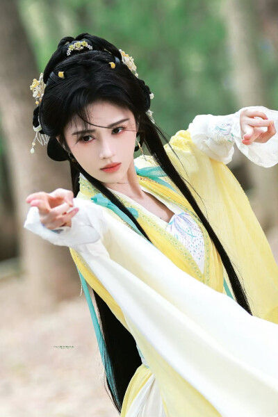 鞠婧祎