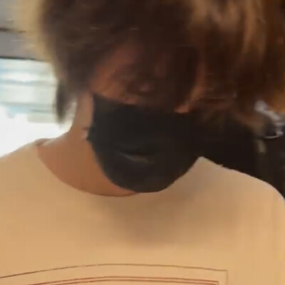 终于不是卫衣了好感动吧