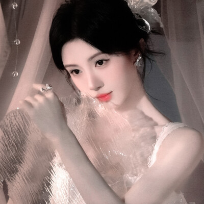主人的吻是奖给摇尾巴转三圈的小狗的专属权限
