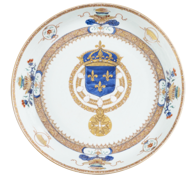 约1738-1740年 青花加彩描金纹章瓷盘
凡尔赛宫与特里亚农宫国立博物馆藏
