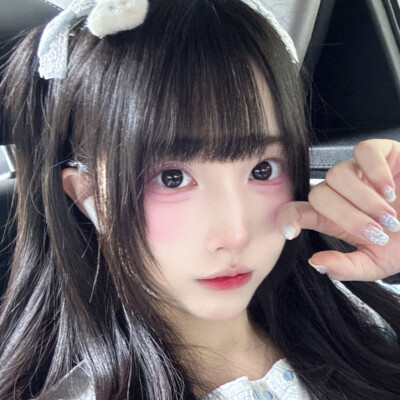 一拳打爆你的萌妹法(´･Д･)」