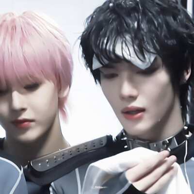 • ֊ •╹╹