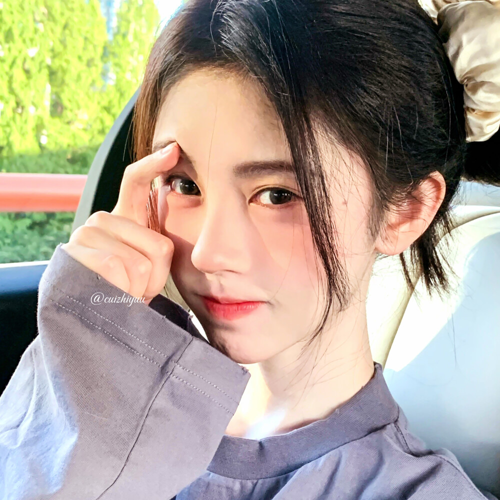 妳的瞳孔藏著無數個万籟春