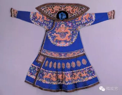 蓝色缎绣彩云金龙夹朝袍（穿用于清代皇帝祭天、祈雨等重大场合）