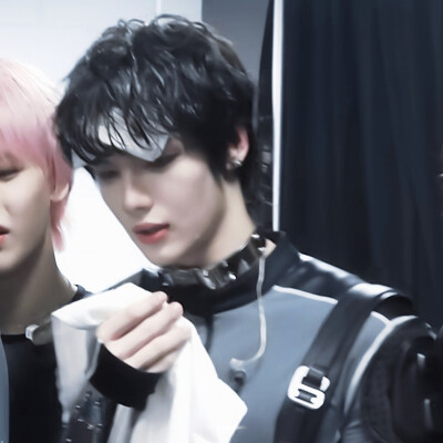 • ֊ •╹╹