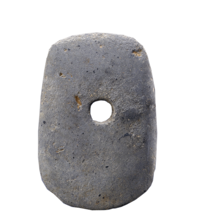 石钺
新石器时代凌家滩文化晚期
（距今5500～5300年）
故宫博物院藏
