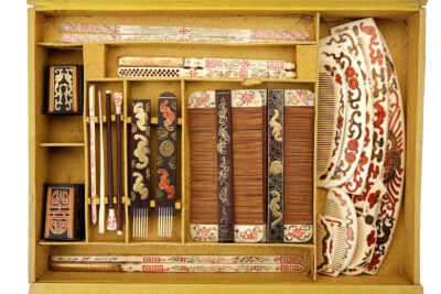 清 描金带彩象牙什锦梳具