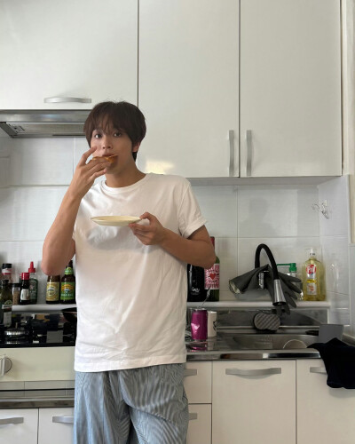 楷灿 solo 白色 ins
taste
crzy
nct