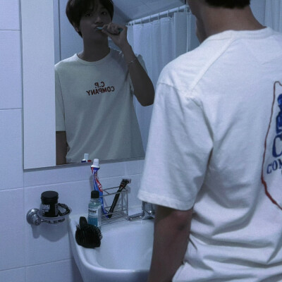 楷灿 solo 白色 ins
taste
crzy
nct