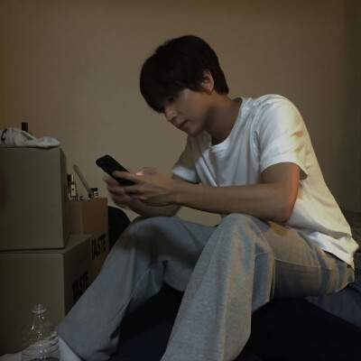 楷灿 solo 白色 ins
taste
crzy
nct