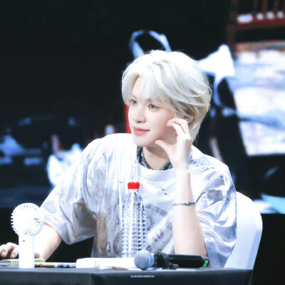 黄明昊