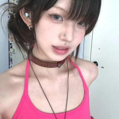 女