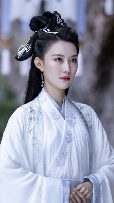 明月入卿怀 