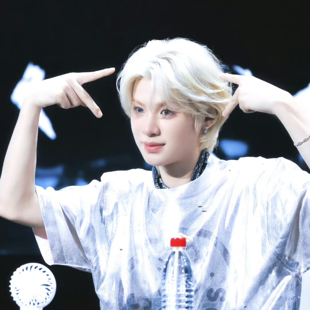 黄明昊