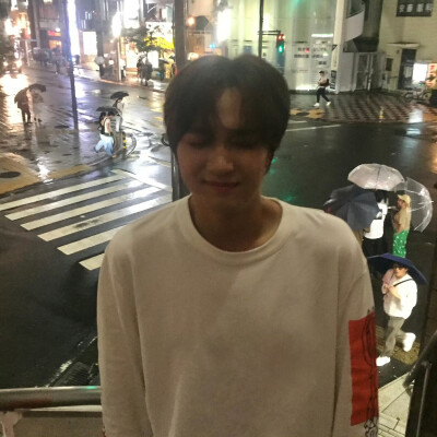 楷灿 solo 白色 ins
taste
crzy
nct