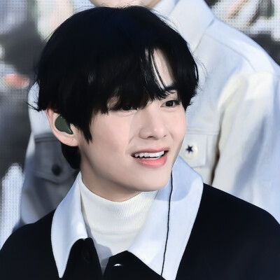 我的生活绕着彩色碎片东升西落