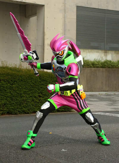 假面骑士艾克赛德，全能动作X 等级2。卡控破坏剑。(侵权删)