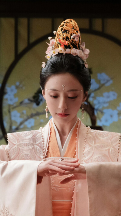 满庭芳 胡连馨