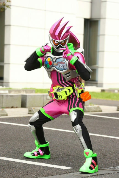 假面骑士艾克赛德，全能动作X 等级2。(侵权删)