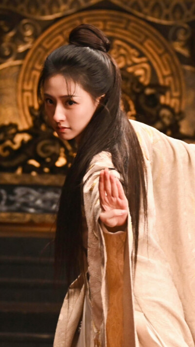 满庭芳 胡连馨