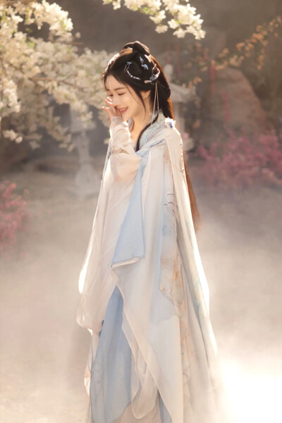 逆天萌兽：绝世妖女倾天下 殷念