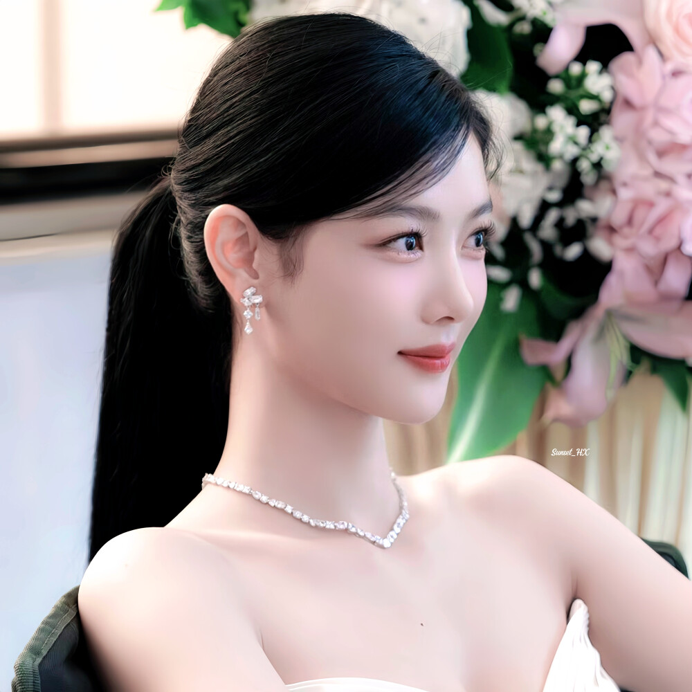 听说地面上跟地底下的季节不同，地底下的春季从10月开始，地面上是刮着寒风的严冷冬季，地底下却进入了植物开始发芽的春天。