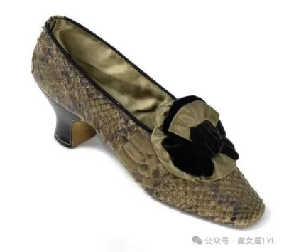 这是一双1873年的蟒蛇皮皮鞋