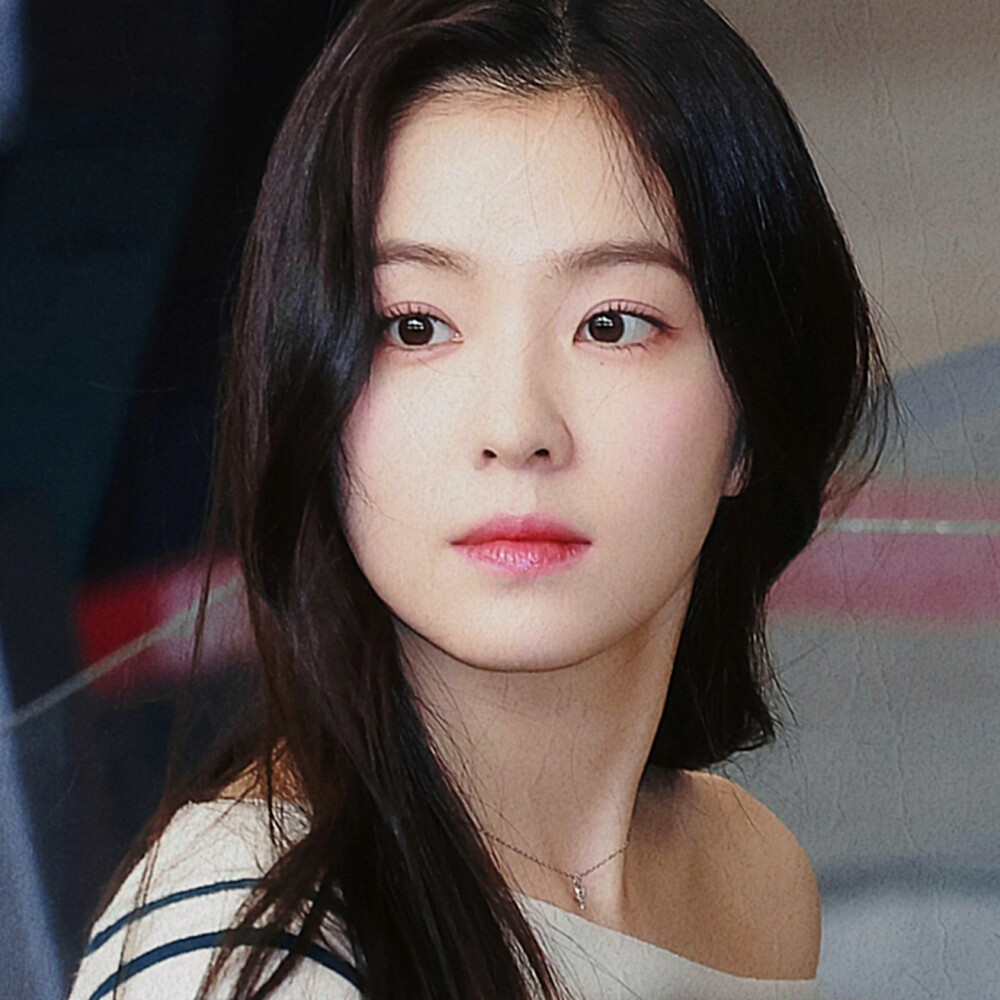 ：**第一次參觀盧浮宮 卻並不覺得震撼 &"因為我早已遇見我的蒙娜麗莎 （one last kiss）