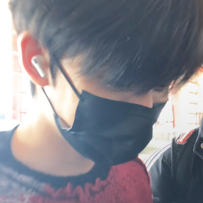 此男就是一夸就暗爽
