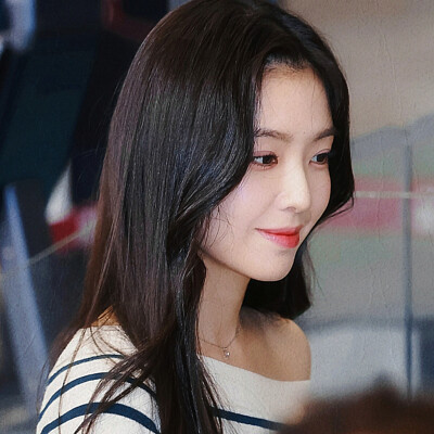 ：**第一次參觀盧浮宮 卻並不覺得震撼 &"因為我早已遇見我的蒙娜麗莎 （one last kiss）