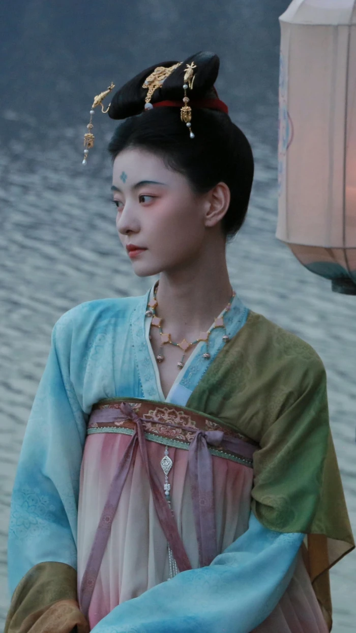 国色芳华 吕耕春 孙美林