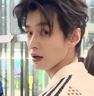 夏日来自何与的第一封情书