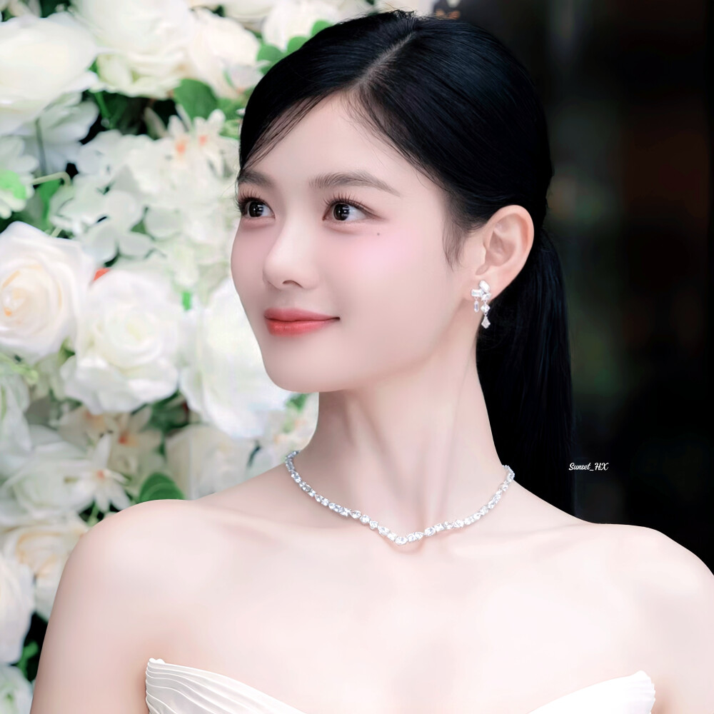 听说地面上跟地底下的季节不同，地底下的春季从10月开始，地面上是刮着寒风的严冷冬季，地底下却进入了植物开始发芽的春天。