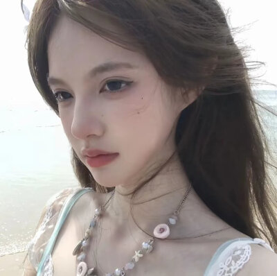 白色系真人头像