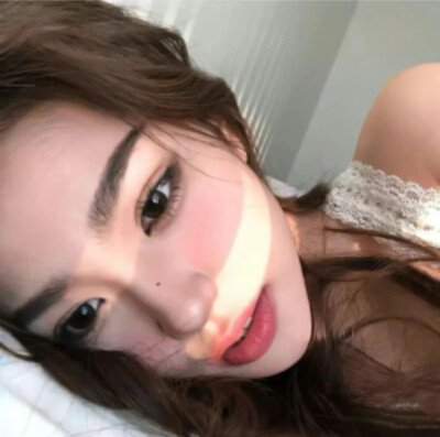 ，