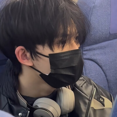 此男就是一夸就暗爽