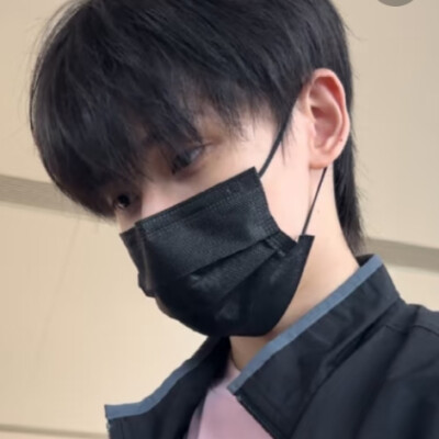 此男就是一夸就暗爽