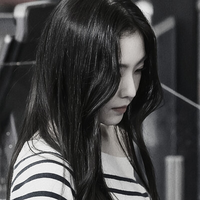 ：**第一次參觀盧浮宮 卻並不覺得震撼 &"因為我早已遇見我的蒙娜麗莎 （one last kiss）