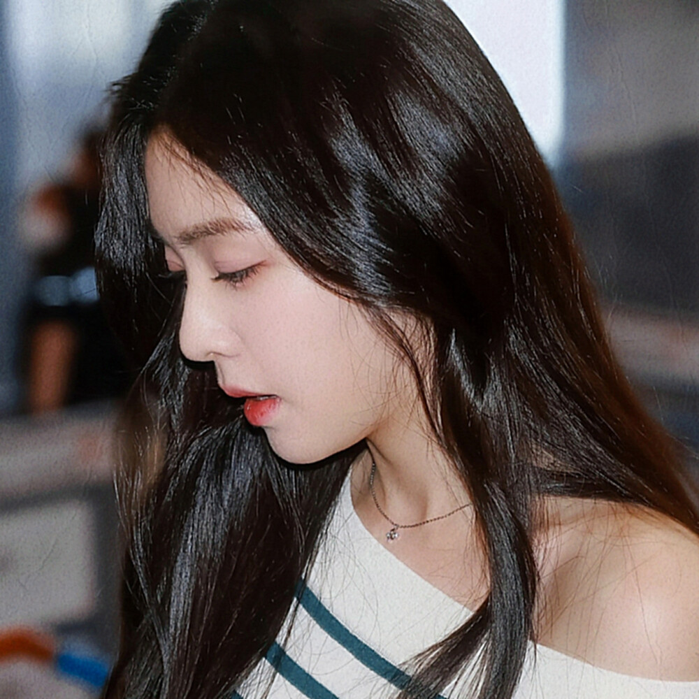 ：**第一次參觀盧浮宮 卻並不覺得震撼 &"因為我早已遇見我的蒙娜麗莎 （one last kiss）