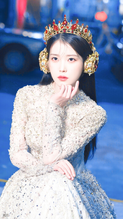 IU