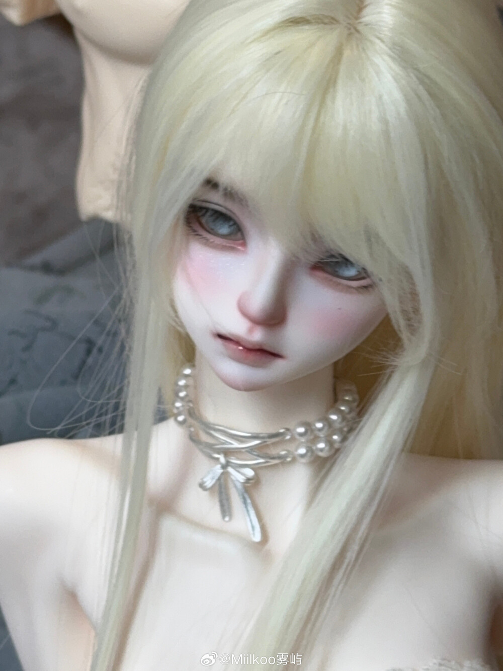 女