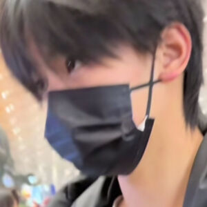 像暗杀似的绕到背后捅了你