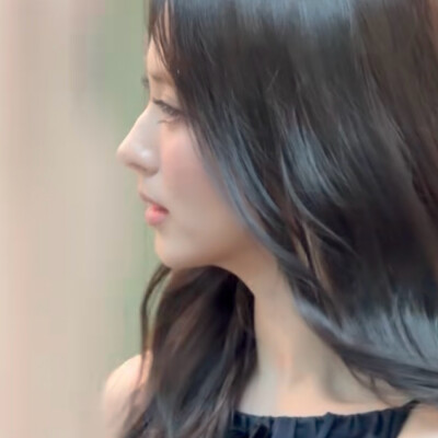 这个小女孩很是美萌