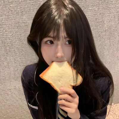 女