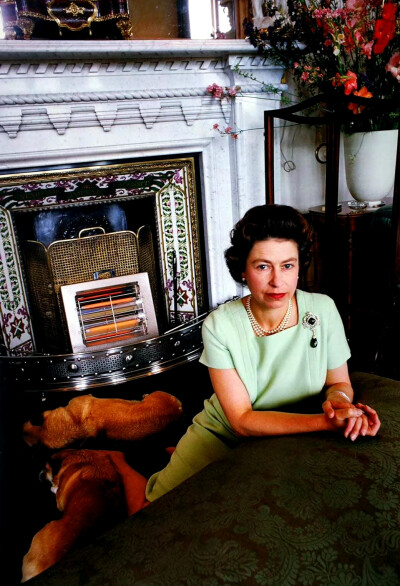 
1967年，伊丽莎白二世女王在苏格兰巴尔莫勒尔堡